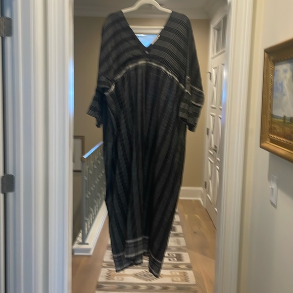 Injiri back and white maxi dress(bw)